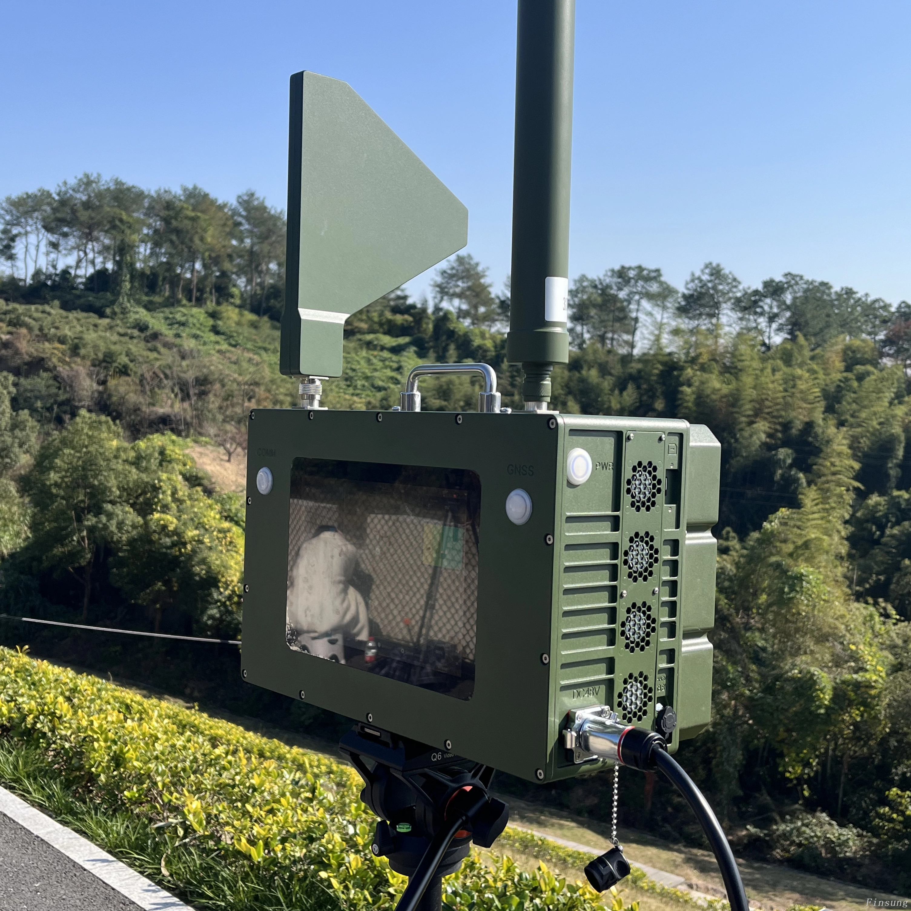 Système portable de détection et de contre-mesure des drones