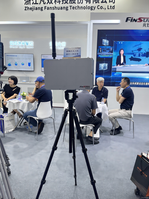 Dispositif de suppression directionnelle avec cardan 